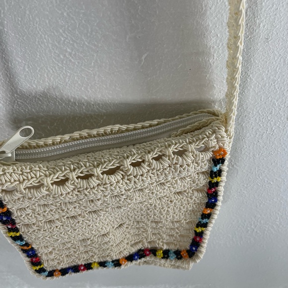 Vintage Y2K 90’s Crocheted Beaded Flower Beige 2 Pocket Crossbody Purse - Picture 6 of 9